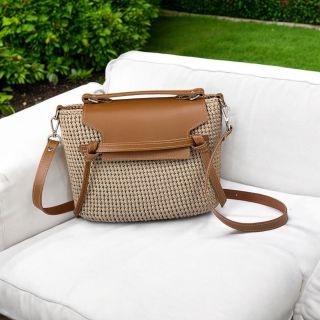 Chcete uháčkovat kabelku CLARA?🥰 K háčkovaní budete potřebovat: - sada CLARA, - 3 klubka polyesterové šňůry SOFT Macrame...