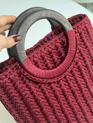 ✨ Dřevěné rukojeti — detail, který dotvoří váš handmade k dokonalosti ✨ Chcete, aby vaše háčkované kabelky působily ještě...